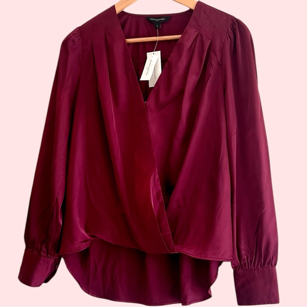 Women’s Banana Republic burgundy blouse (New!)